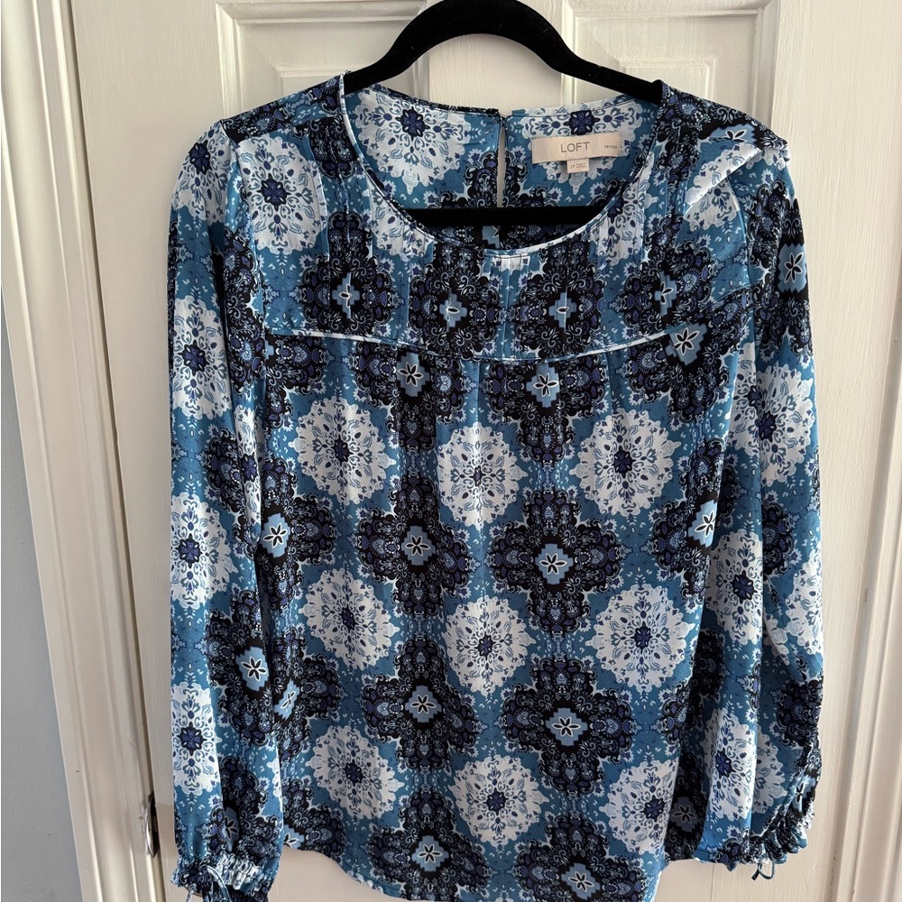 LOFT Women's Blue Patterned Top